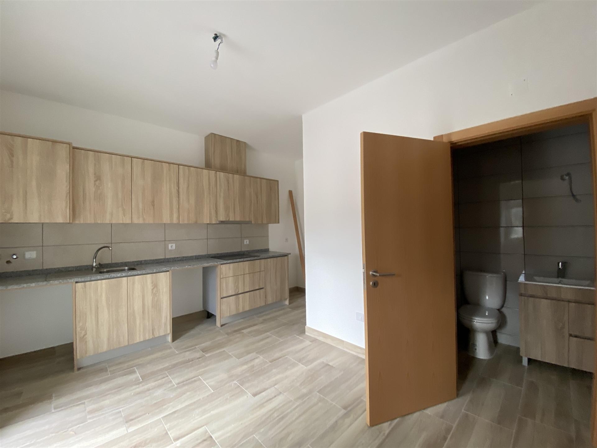 Moradia T2 / Terreno / Alqueidão da Serra / Porto de Mós