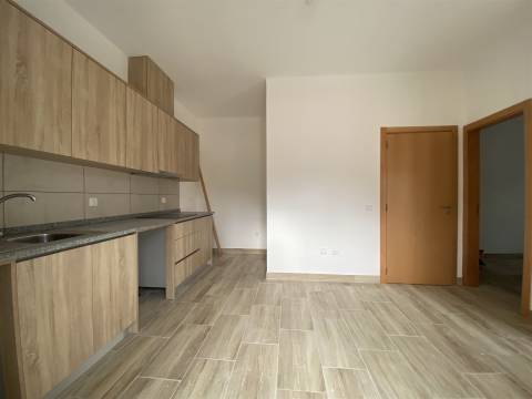 Moradia T2 / Terreno / Alqueidão da Serra / Porto de Mós