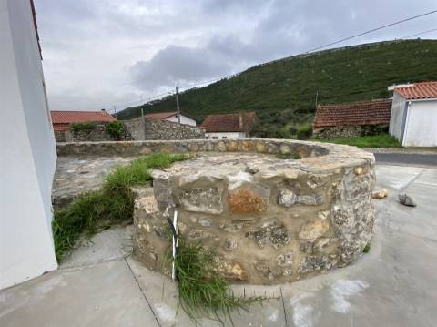 Moradia T2 / Terreno / Alqueidão da Serra / Porto de Mós