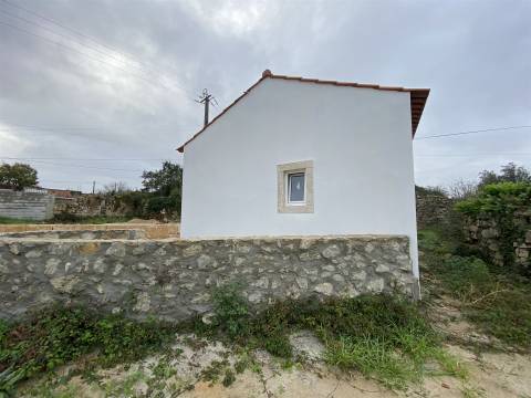 Moradia T2 / Terreno / Alqueidão da Serra / Porto de Mós