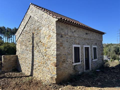 Moradia T1+1 / Terreno / Reguengo do Fétal / Batalha