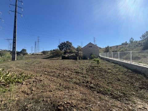 Moradia T1+1 / Terreno / Reguengo do Fétal / Batalha
