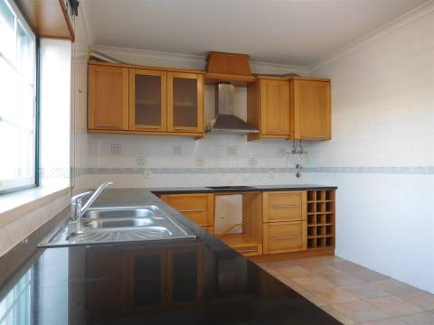 Moradia T3 / Condomínio Fechado / Marinha Grande