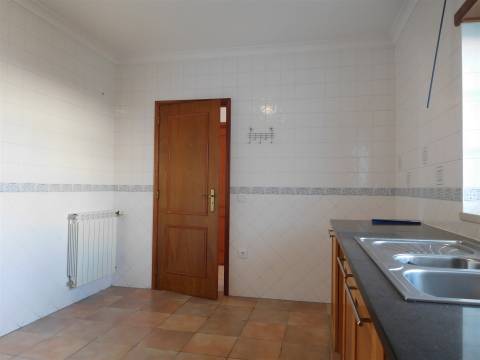 Moradia T3 / Condomínio Fechado / Marinha Grande