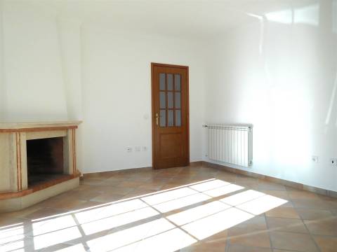 Moradia T3 / Condomínio Fechado / Marinha Grande