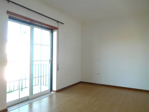 Moradia T3 / Condomínio Fechado / Marinha Grande