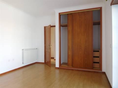 Moradia T3 / Condomínio Fechado / Marinha Grande