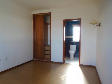 Moradia T3 / Condomínio Fechado / Marinha Grande