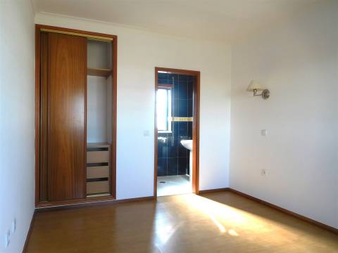 Moradia T3 / Condomínio Fechado / Marinha Grande