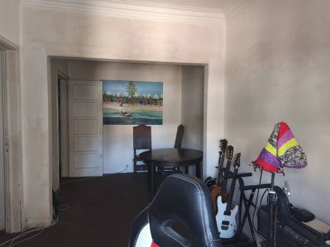 Apartamento T1 / S. Domingos de Benfica / Lisboa
