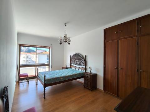 Apartamento T4 / Varandas / Garagem / Leiria centro
