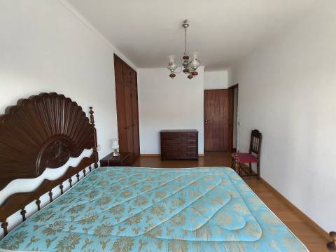 Apartamento T4 / Varandas / Garagem / Leiria centro