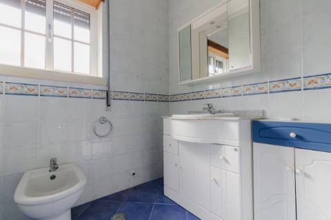 Moradia T3 + 2 / Garagem ampla/ Terraços / varandas/ Meirinhas / Pombal