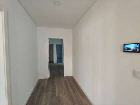 Moradia T3+3 isolada / Terreno / Poço / Carvide / Leiria