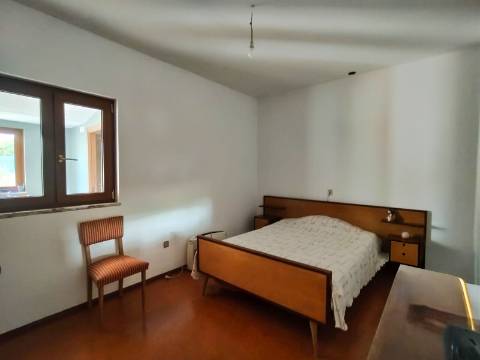 Moradia T3 / terreno / Poço / Monte Real e Carvide / Leiria