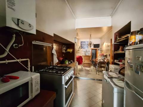 Moradia centenária T3 / Terraço / Espaço Comercial / Centro histórico / Pombal