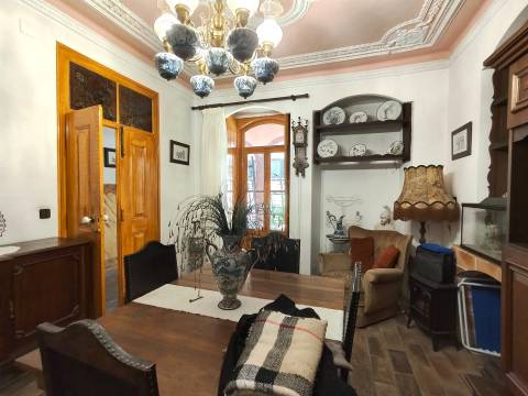 Moradia centenária T3 / Terraço / Espaço Comercial / Centro histórico / Pombal