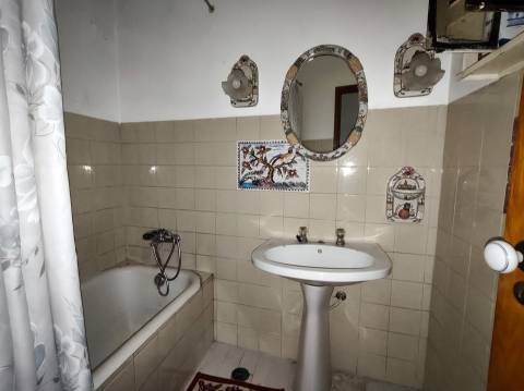Moradia centenária T3 / Terraço / Espaço Comercial / Centro histórico / Pombal