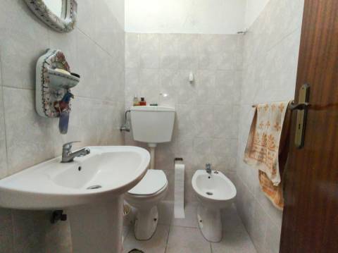 Moradia centenária T3 / Terraço / Espaço Comercial / Centro histórico / Pombal