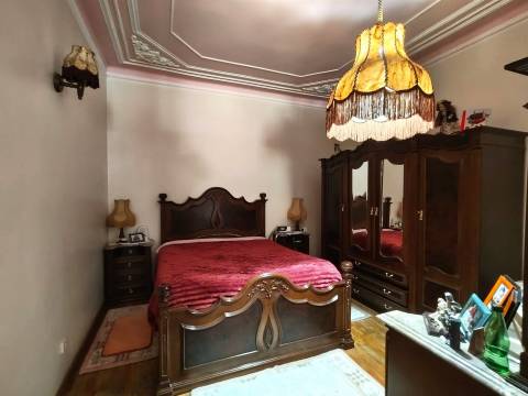 Moradia centenária T3 / Terraço / Espaço Comercial / Centro histórico / Pombal
