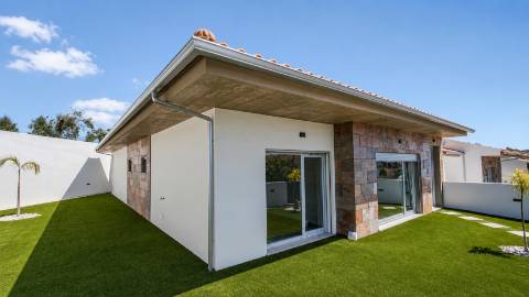 Moradia Nova T3+1 / Jardim/ Churrasqueira / Boa Vista / Leiria