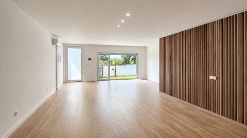 Moradia Nova T3+1 / Jardim/ Churrasqueira / Boa Vista / Leiria