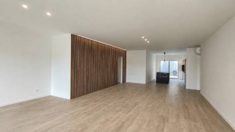 Moradia Nova T3+1 / Jardim/ Churrasqueira / Boa Vista / Leiria