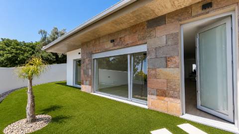 Moradia Nova T3+1 / Jardim/ Churrasqueira / Boa Vista / Leiria