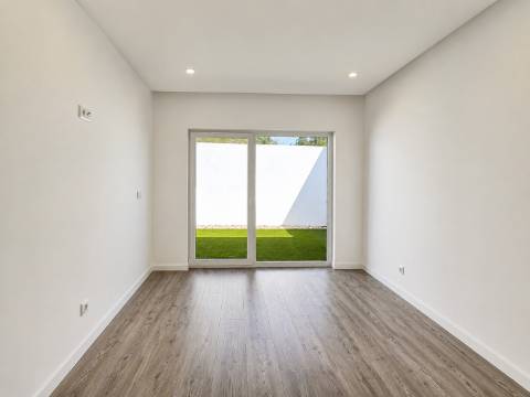 Moradia Nova T3+1 / Jardim/ Churrasqueira / Boa Vista / Leiria