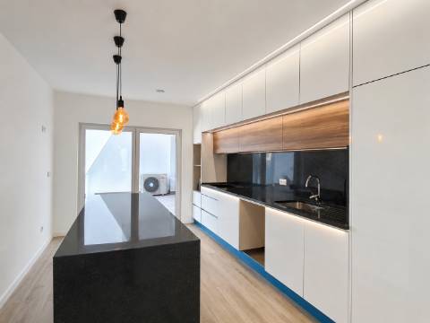 Moradia Nova T3+1 / Jardim/ Churrasqueira / Boa Vista / Leiria