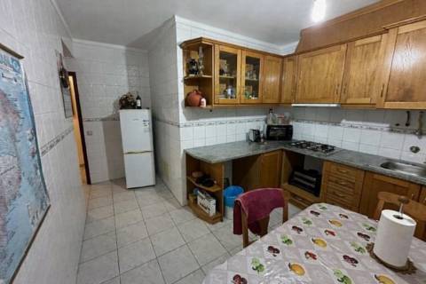 Apartamento T2 / Garagem / Varanda / Gândara dos Olivais / Leiria
