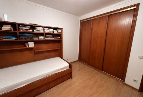 Apartamento T2 / Garagem / Varanda / Gândara dos Olivais / Leiria