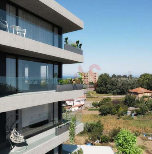Apartamento T3 no "Empreendimento Santa Marinha" em Gaia, Porto.