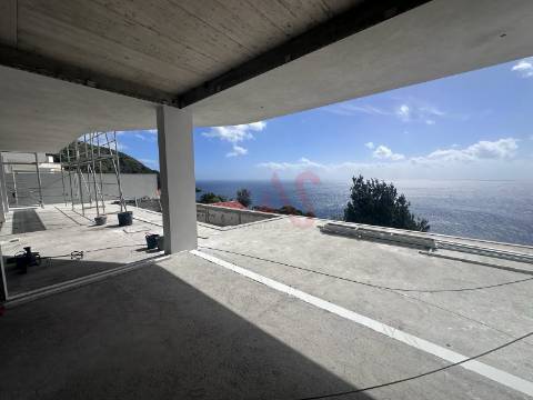 Moradia Geminada de Luxo T4 em construção no Arco da Calheta, Madeira