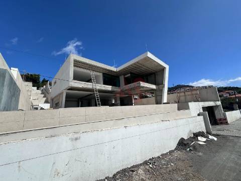 Moradia T3 com piscina infinita em Santa Maria Maior, Funchal