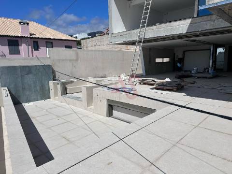 Moradia T3 com piscina infinita em Santa Maria Maior, Funchal