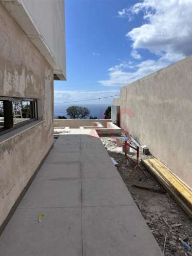 Moradia T3 com piscina infinita em Santa Maria Maior, Funchal