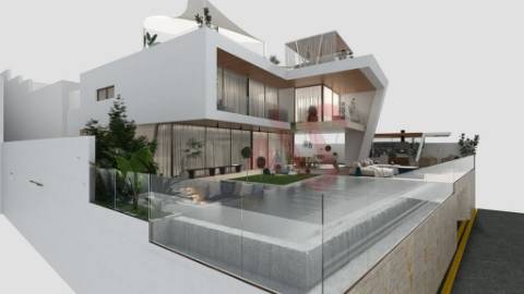 Moradia T3 com piscina infinita em Santa Maria Maior, Funchal