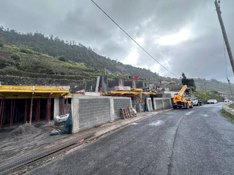 Moradia T3 Geminada no Arco da Calheta, Madeira