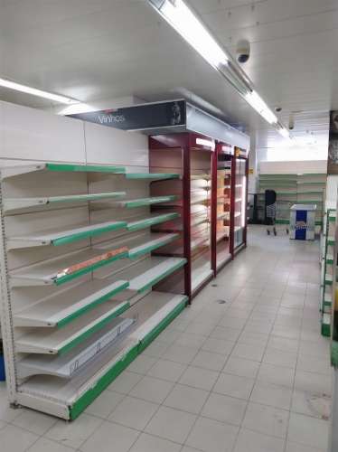 Espaço Comercial de 240 m² na Cova da Piedade, Almada
