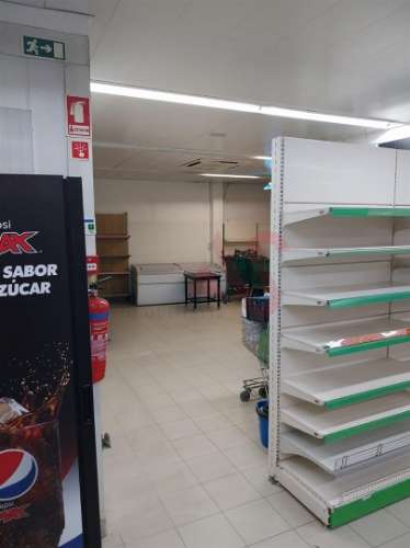 Espaço Comercial de 240 m² na Cova da Piedade, Almada