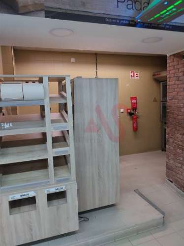 Espaço Comercial de 240 m² na Cova da Piedade, Almada