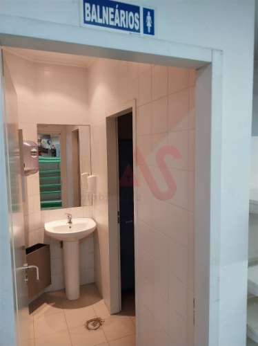 Espaço Comercial de 240 m² na Cova da Piedade, Almada