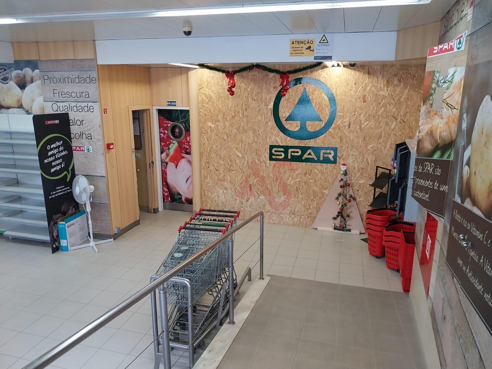 Espaço Comercial de 240 m² na Cova da Piedade, Almada