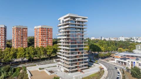 Apartamento T2 NOVO de LUXO,no Miramar Tower no Porto, com Ginásio no 15º Piso e Segurança Permanent