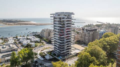 Apartamento T2 NOVO de LUXO,no Miramar Tower no Porto, com Ginásio no 15º Piso e Segurança Permanent