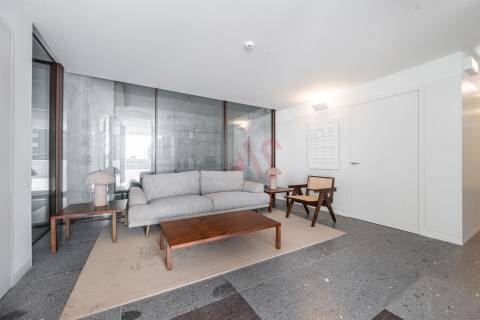 Apartamento T2 NOVO de LUXO,no Miramar Tower no Porto, com Ginásio no 15º Piso e Segurança Permanent