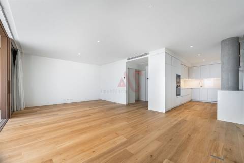 Apartamento T2 NOVO de LUXO,no Miramar Tower no Porto, com Ginásio no 15º Piso e Segurança Permanent