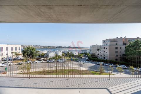 Apartamento T2 NOVO de LUXO,no Miramar Tower no Porto, com Ginásio no 15º Piso e Segurança Permanent