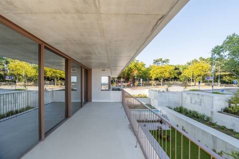 Apartamento T2 NOVO de LUXO,no Miramar Tower no Porto, com Ginásio no 15º Piso e Segurança Permanent
